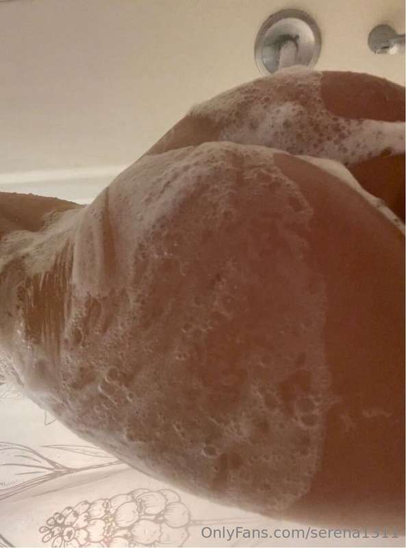 🫧 🫧 🍑 what's under the soap 😉