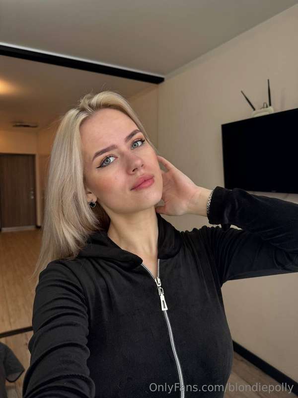Felt cute, took a selfie 😇