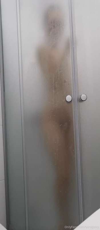 I am completely naked take a cold shower, and I really like ..