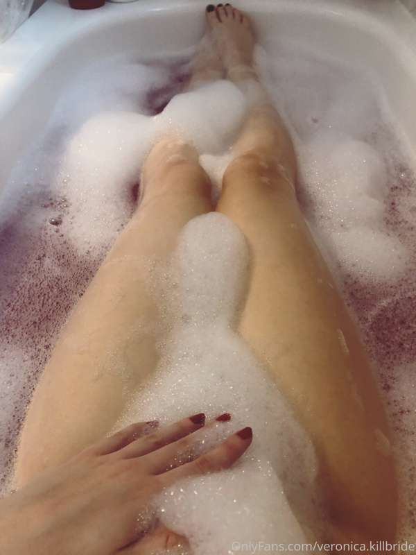 Swipe for bubble butt 🛁💕