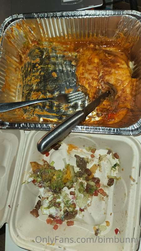 Ate a 3 pound burrito and a plate of nachos con carne asada .. 1