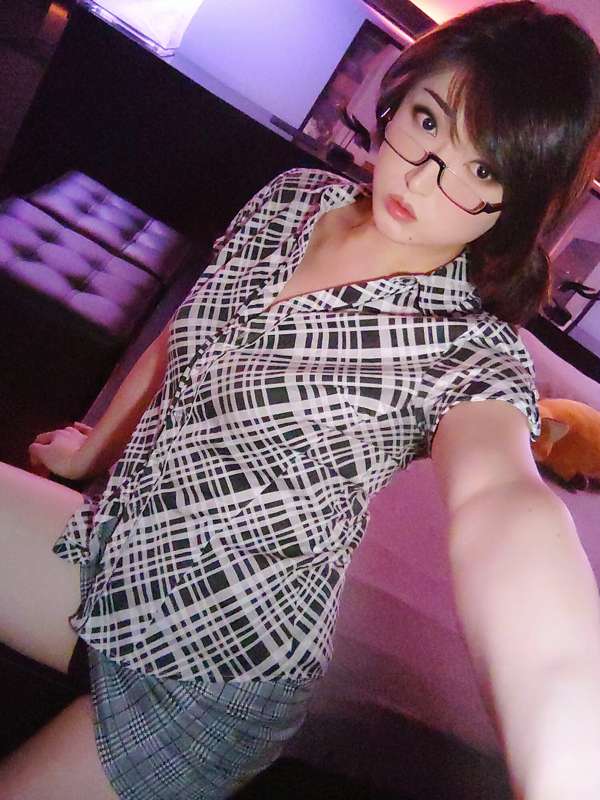 New photo set~ took this one in the bedroom instead of livin.. 3