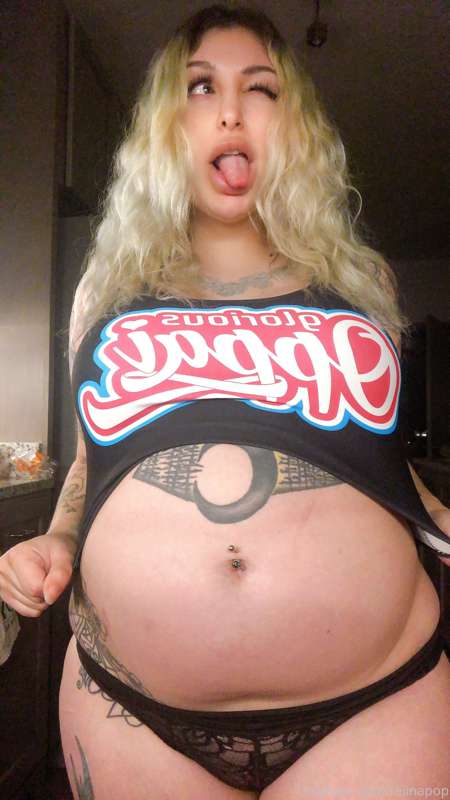4L chug belly!! Sooo round and tight as a drum~ after I peed.. 1