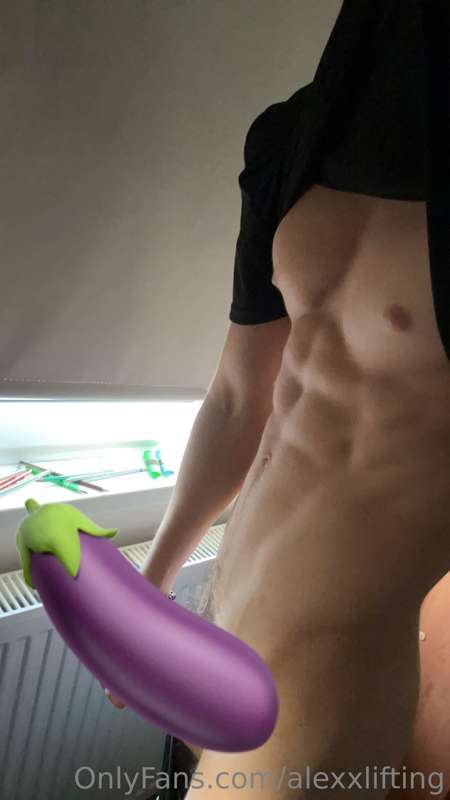 Wanna Watch Me Jerk Off Showing My Full Face?? I’m Feeling H..