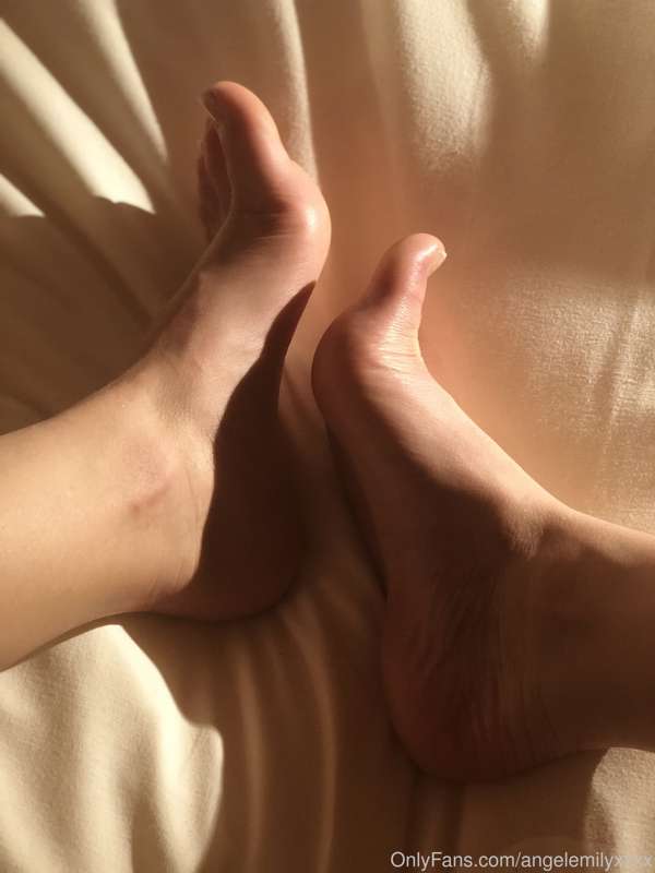 My little feet of the bed 😊 🦶 
Good night mes petits fétichi.. 2