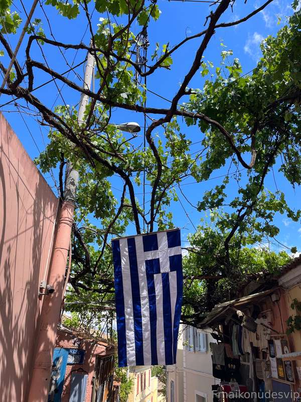 Hi guys, I was away for a bit on my holiday in Athens🏛️  Eve.. 13