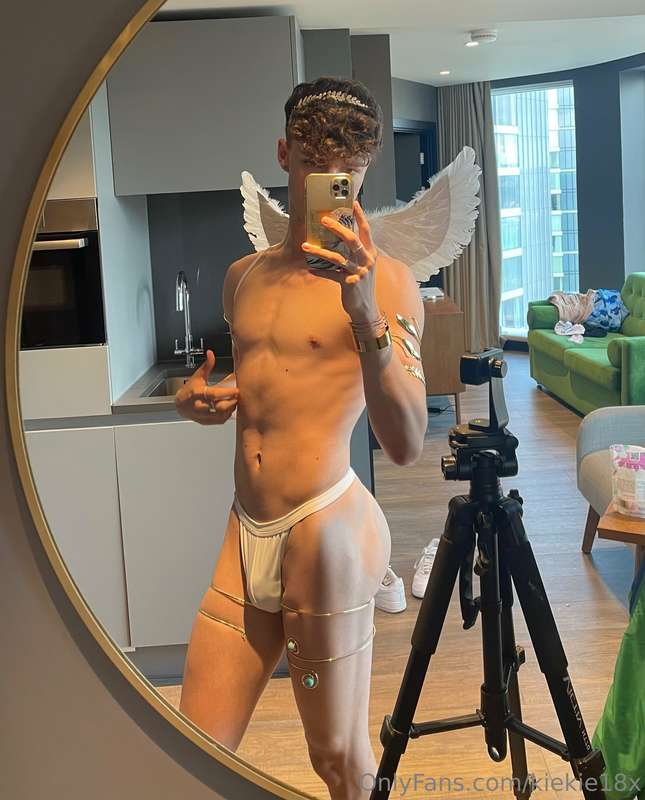 This marks the start of the Christmas content 🥰 Hope you’re .. 3