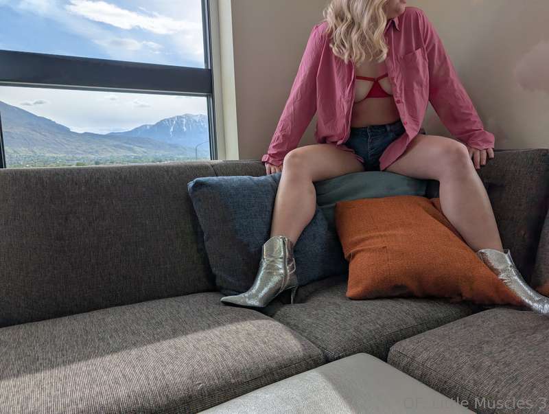 Happy Friday! I hope you're having naughty thoughts about me.. 4