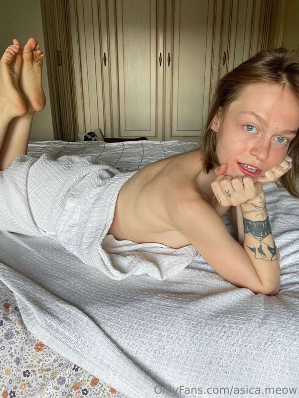 I'm just chilling in bed😌😍🥰 brainstorming ways to amaze you...