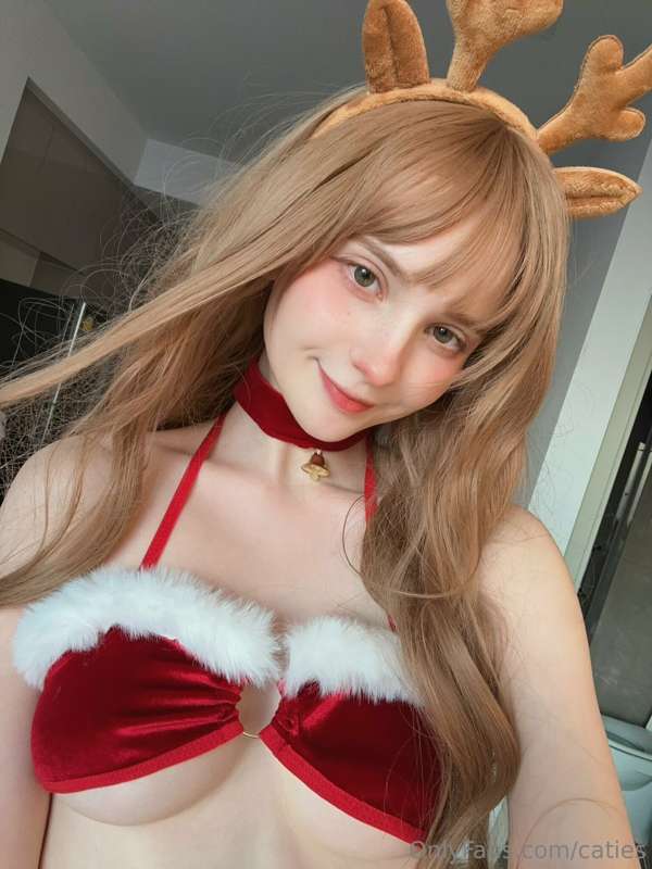 Santa’s naughty helper is here… to please ;)) Dm me 🥵 1