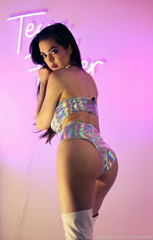 do these holographic shorts make my tits look big? 11