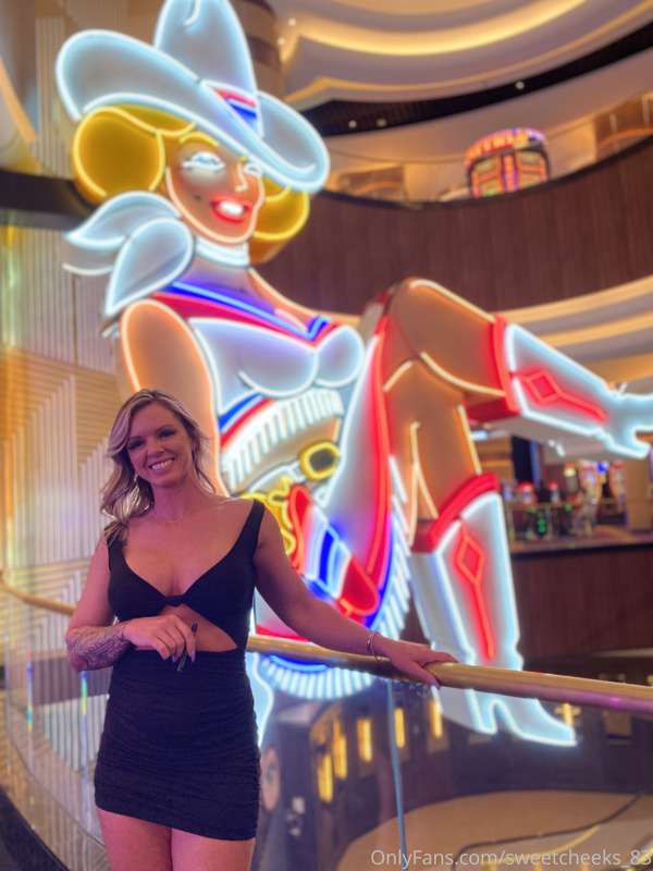 I was really excited to see Vegas Vickie last night!! 2