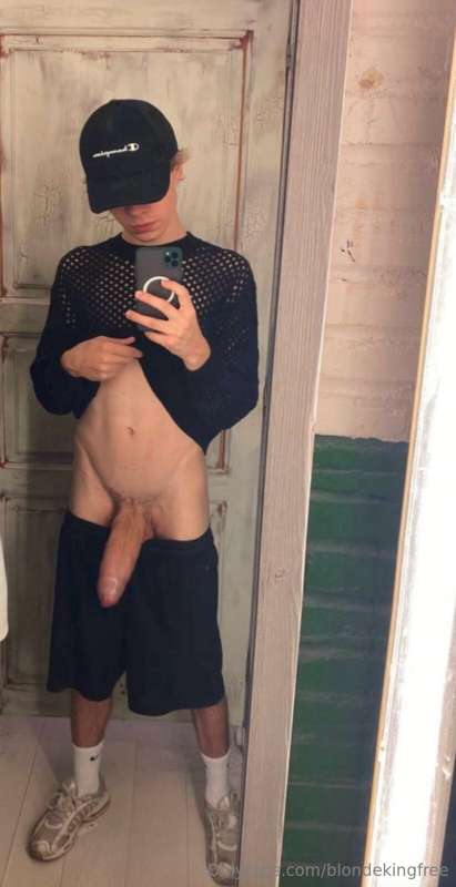😍 Just look at this🤤He Has The He Has The BIGGEST TWINK COCK.. 5