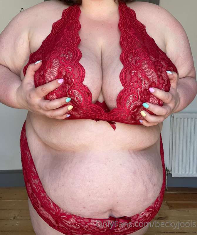 Lordy it’s hot today 🥵 too hot for clothes I think… 😉😘 1