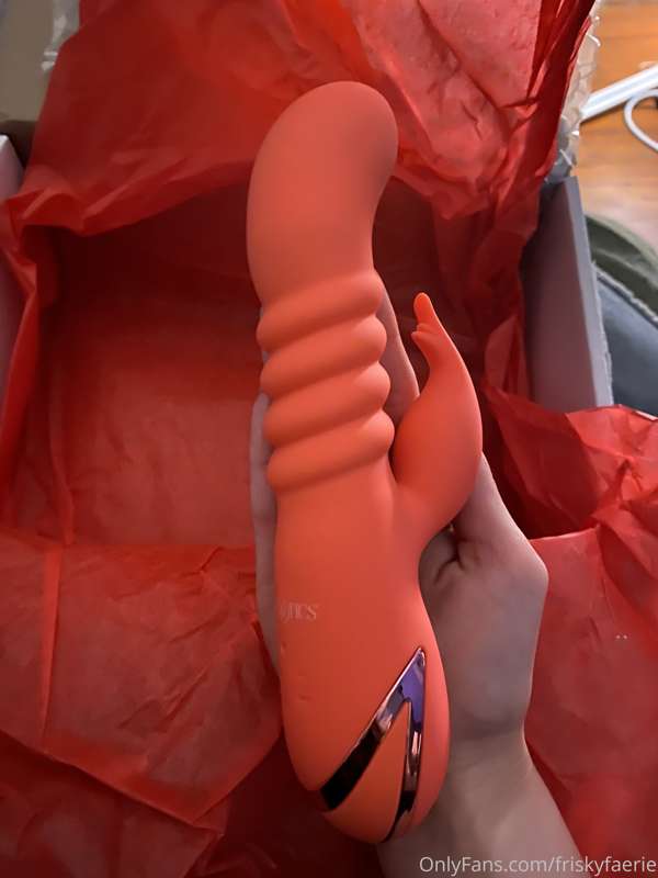 Got off work to find this sexy package! Can’t wait to have t.. 1