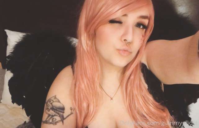 I’m your fallen angel, fix my broken wings 💕