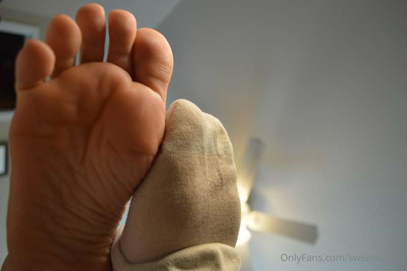 Its sooooo cold here right now.  These boots make my feet so.. 3