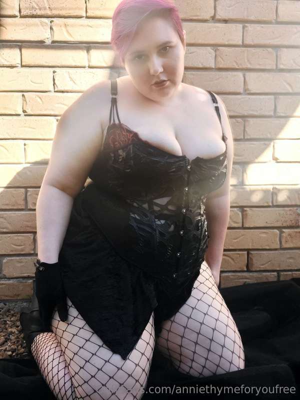 Do you like me on my knees daddy?