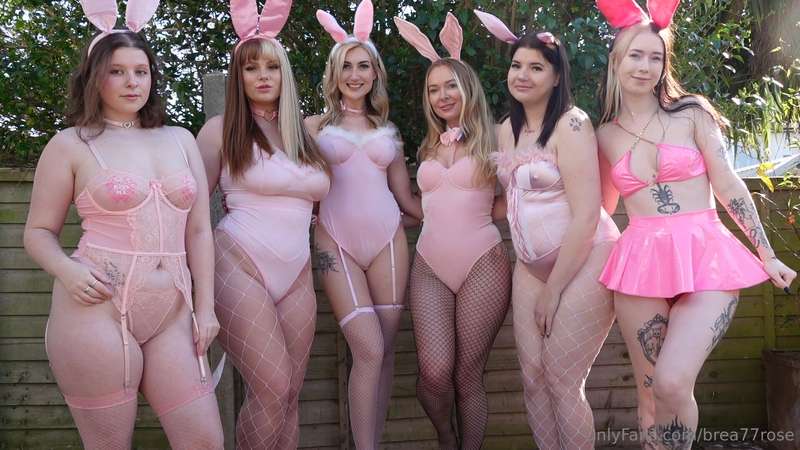 How cute are our bunny butts? 🐰@ropebunnyxs @onlyalanajane @..