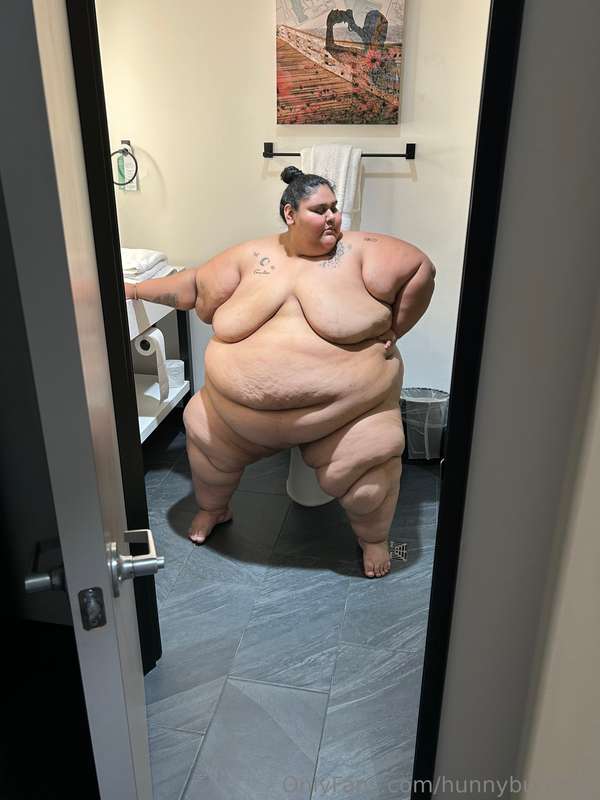 Heheh i almost didnt fit getting in this shower 🤭 2