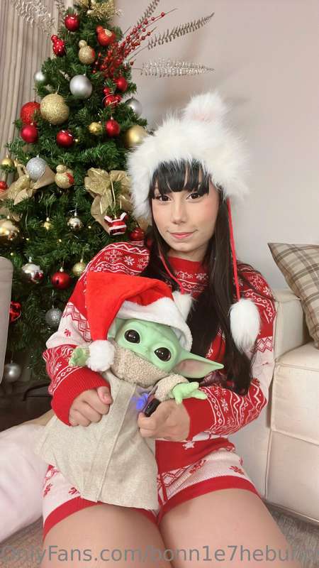 Can I be your present under the 🎄? 💋💚❤️
…swipe to undress me.. 9