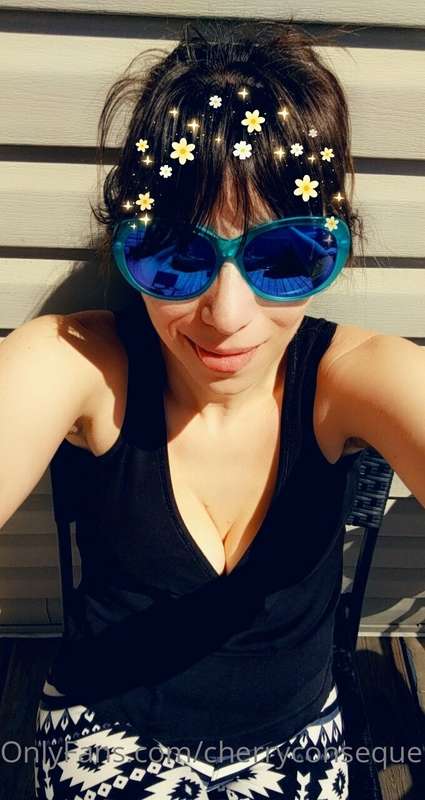 Fri-yay~ Hope you get some sun!