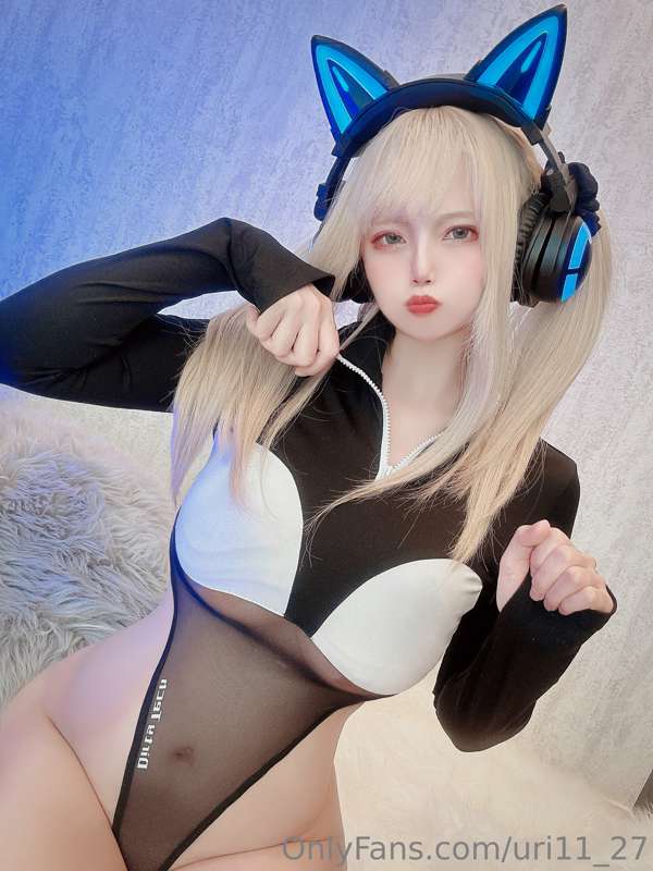 Let's play games with digital cats👾

My dear    AnV.
My dear..