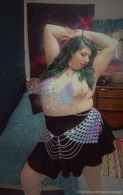 Your favorite mermaid is back 💙🧜💜 Happy holidays everyone! I.. 3