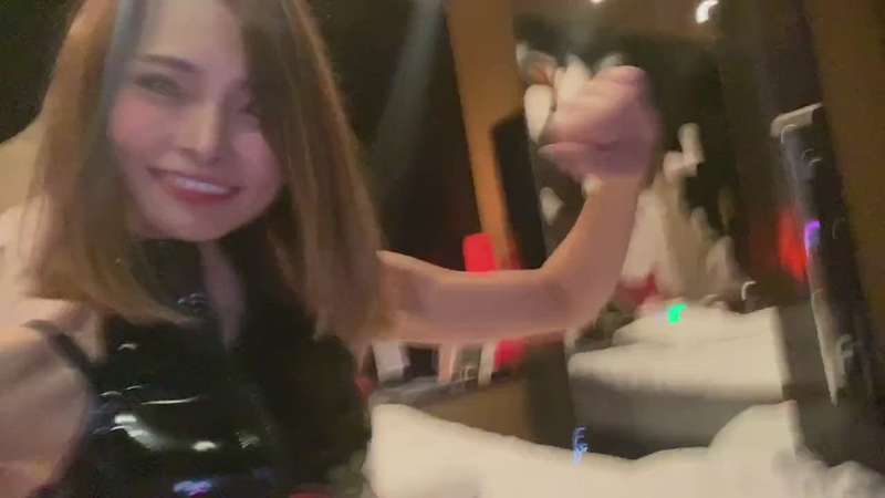 ノリノリ体踏み足バタバタ