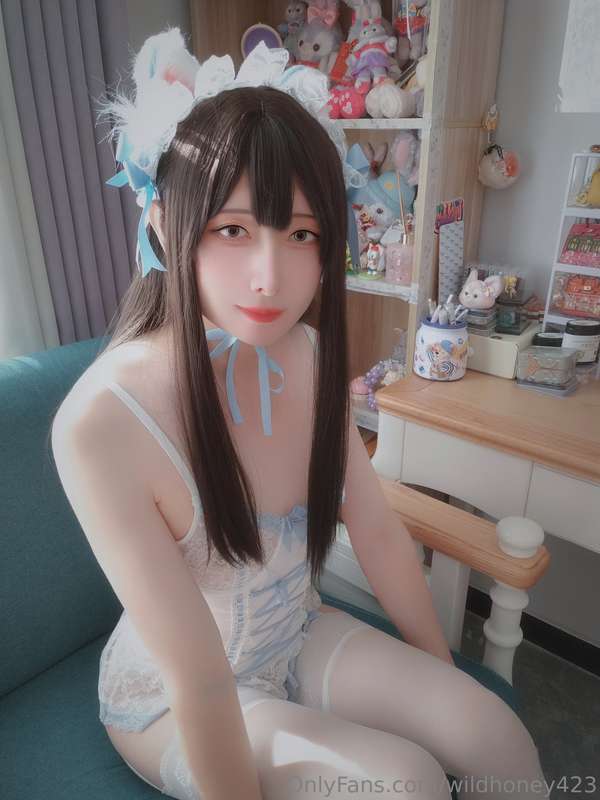 White lingerie is my favorite style😝.