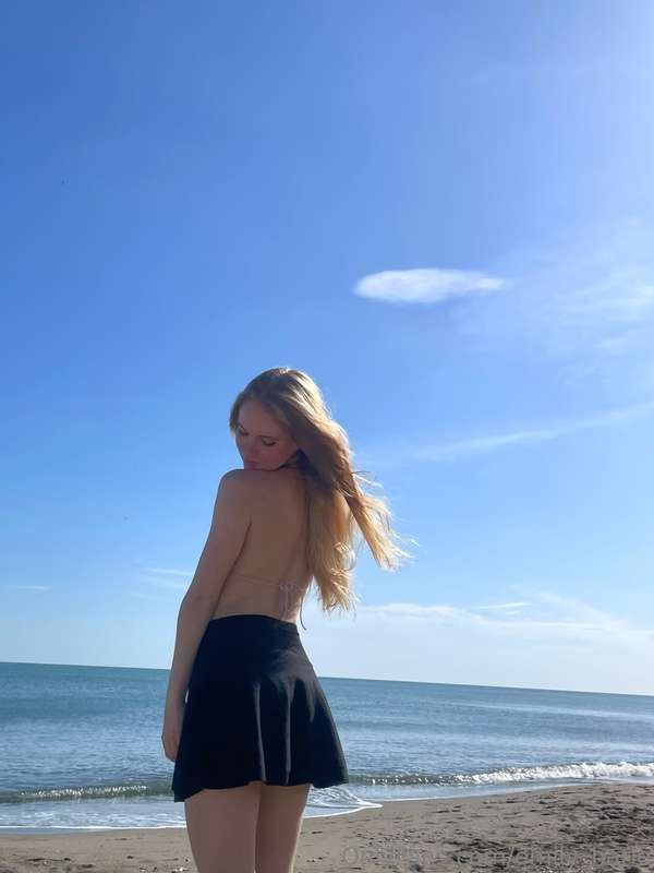 Do you like to travel? Would you go to the sea with me? 🌊 1