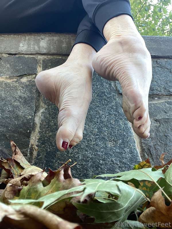 The gentle curve of my arches is perfectly highlighted as I .. 1