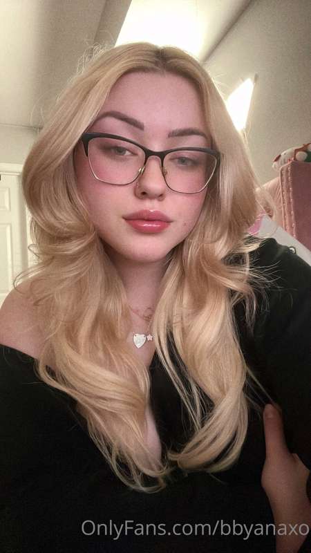no makeup selfies :3 (well i have lip gloss on okay)