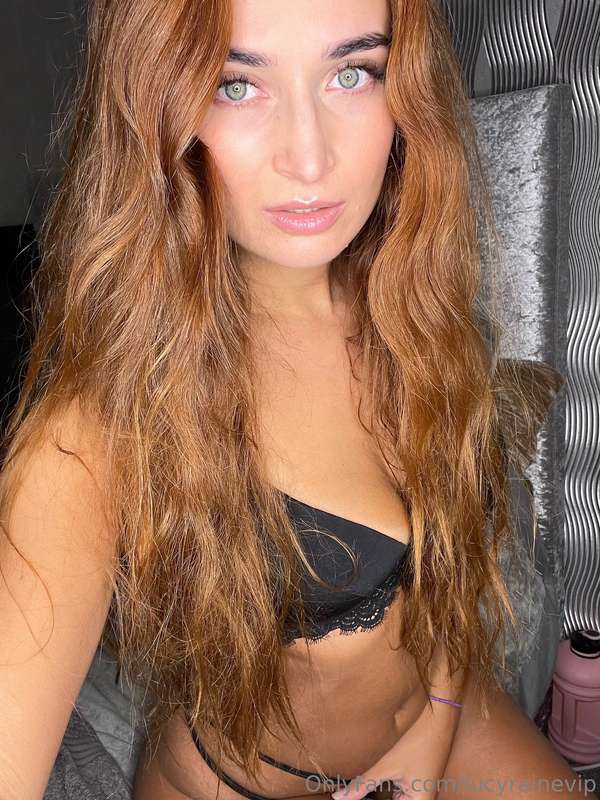 too hot to sleep, too naughty to behave😋🌃