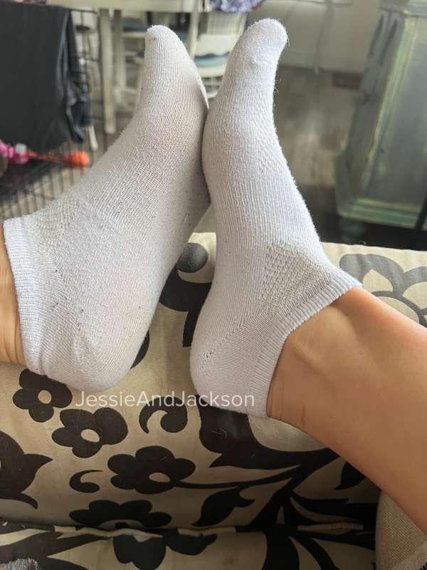 **Rare foot post!** 👣
I don’t make feet only posts very ofte.. 4