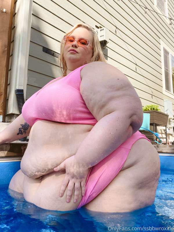 Massive curves in a pink bikini by the pool ☀️ 14