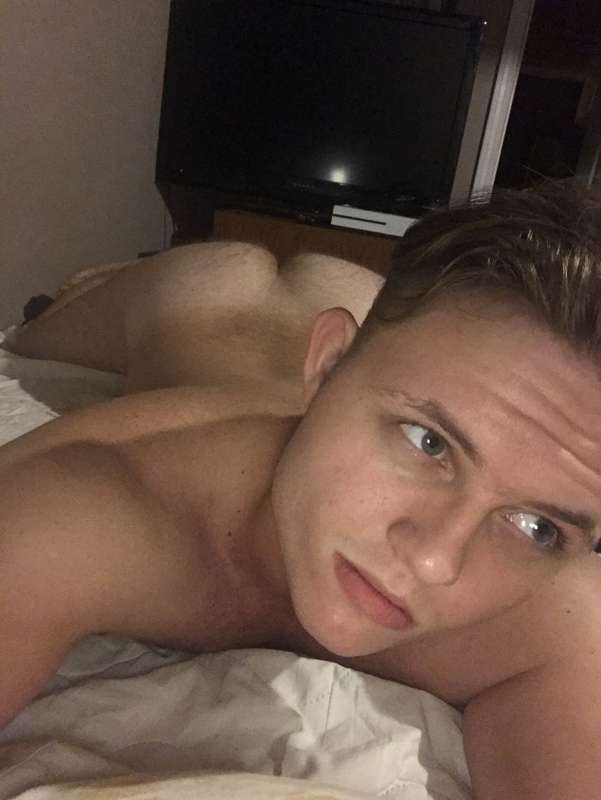 Some before bed photos 🤷🏼‍♂️ 1