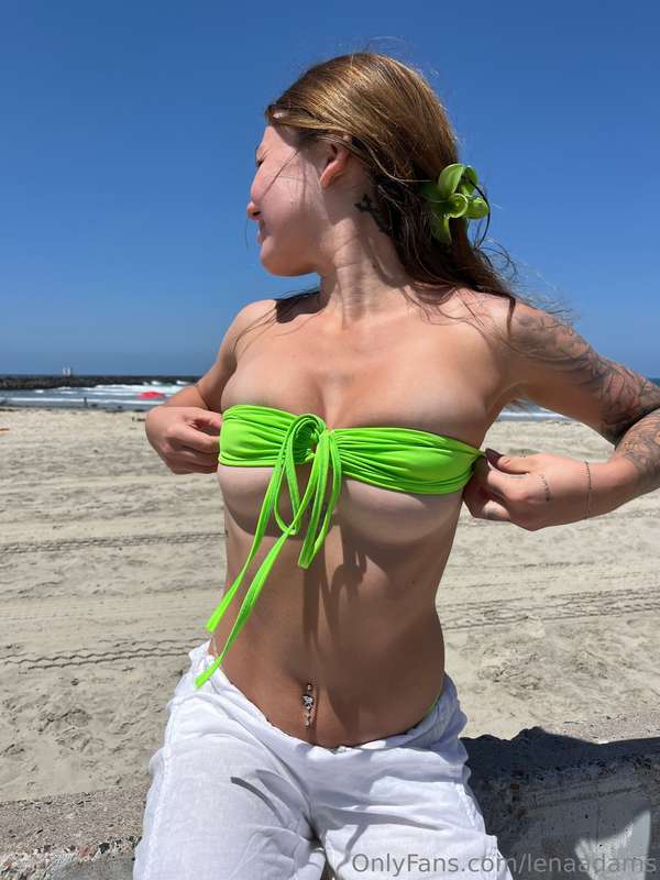 Ready for some fun? DM me with 🖤 to schedule a video chat!