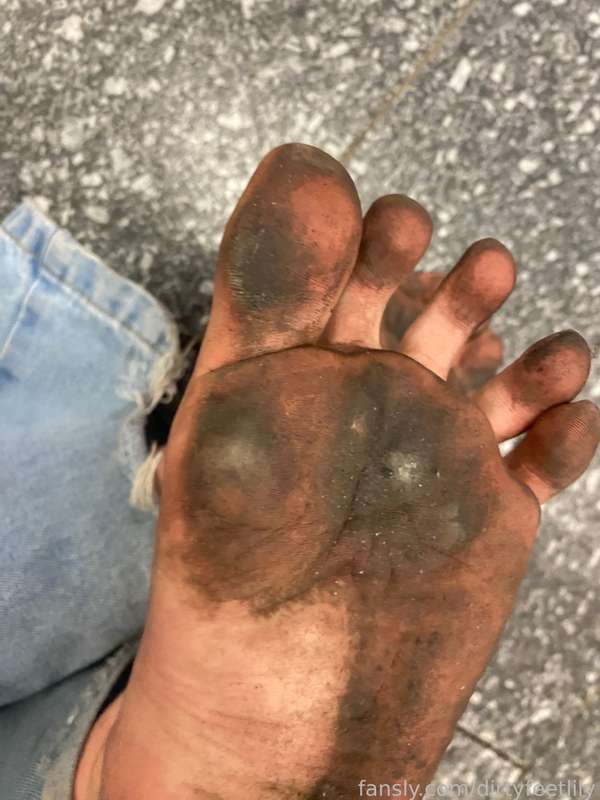 Dirtyfeetlily - Fansly - 16 Apr, 2025 3