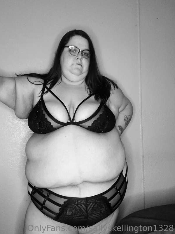 Come over neighbor! I'll be waiting for you wearing this 😘