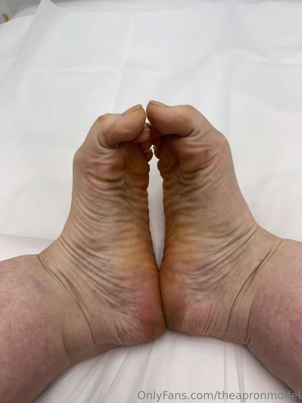 This foot’s for you. 🥰. Feel free to tip for me sharing pret.. 2