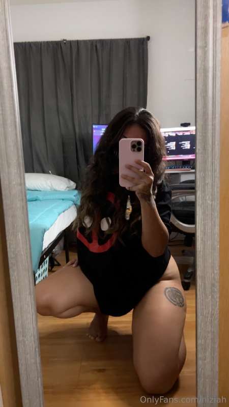 dm me, give me something to fantasize about 😈