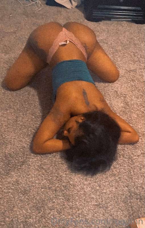 face down for a minute. I wanna be YOUR pleasure. 😌🍑 1