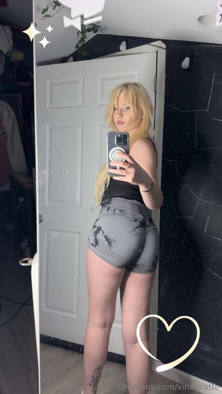 Here’s some Ass, also it’s that time of month for me 🩸