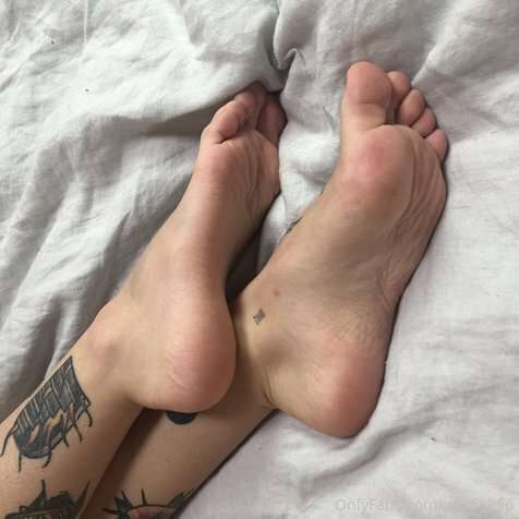 My little size 4 feet 🦶