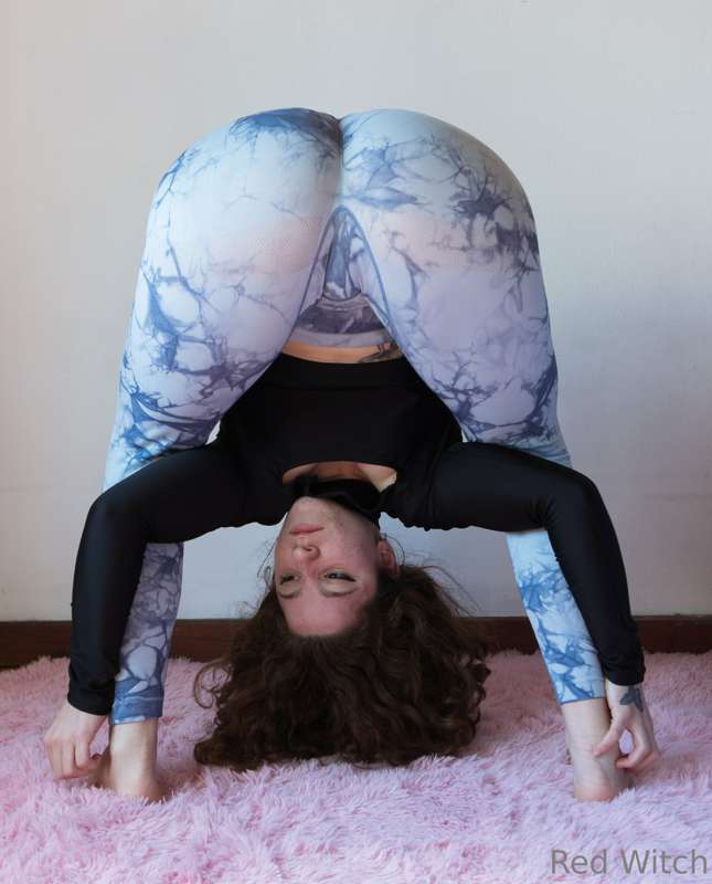 would you help me stretch? // me ayudarías a estirar? 9