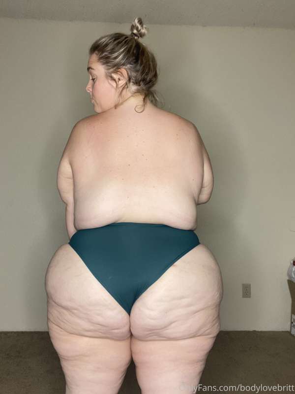 Hey OnlyFans! Here’s some sexy photos I just shot is these l.. 8