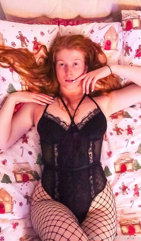Push me back on the bed😈💗 (hope you admire the Christmas bed.. 2