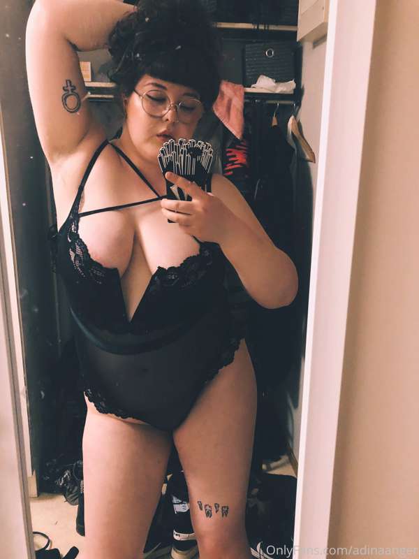 who’s going to pull it to the side and fuck me to the stars .. 3