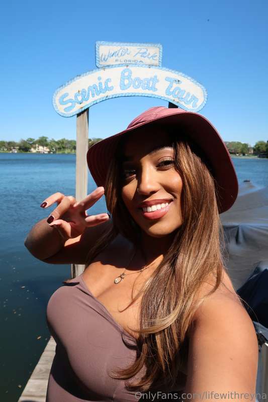 Heyyy 🌊 find me by the water as per usual lol 